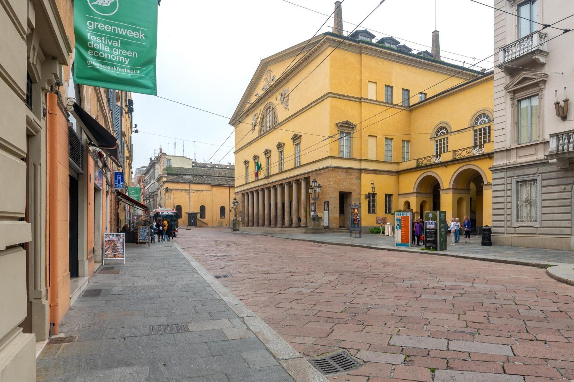 Teatro Regio Exclusive Apartment Parma Luaran gambar